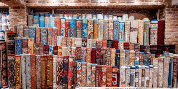 multiple-carpets-at-the-grand-bazaar-in-istanbul-2023-11-27-04-51-23-utc